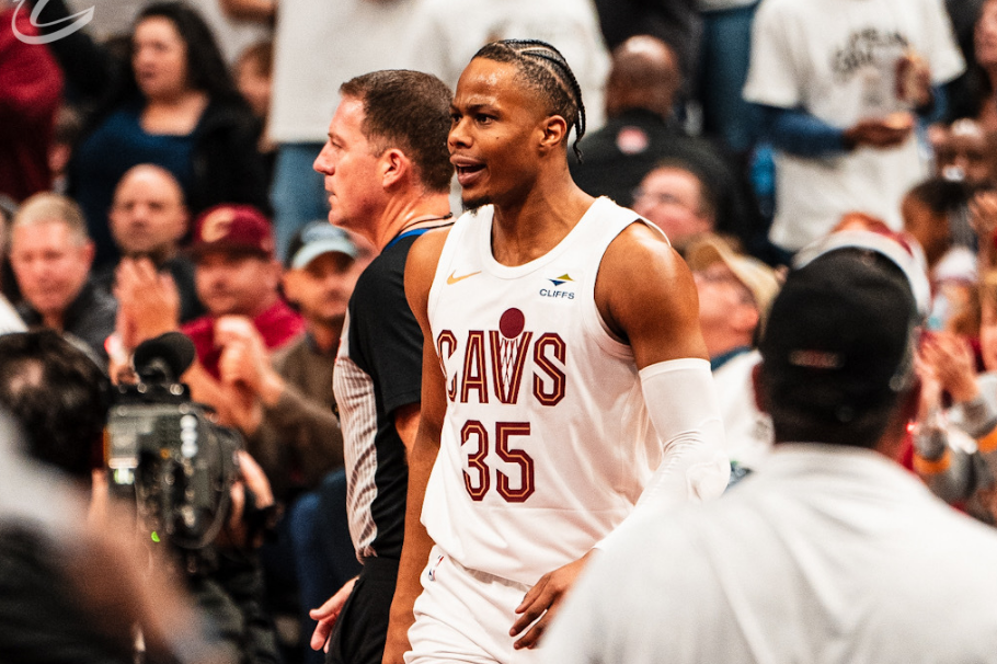 jiuyou game-SKT观众热烈欢呼！，蒂姆迎来五赛季出色发挥引发球迷热议-jiuyou game